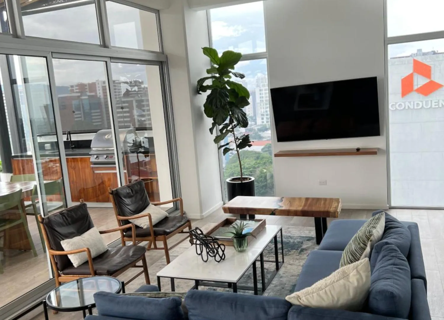 Apartamento Monaco En Zona 13 A La Par Del Aeropuerto 2 Habitaciones! 0*, Guatemala City