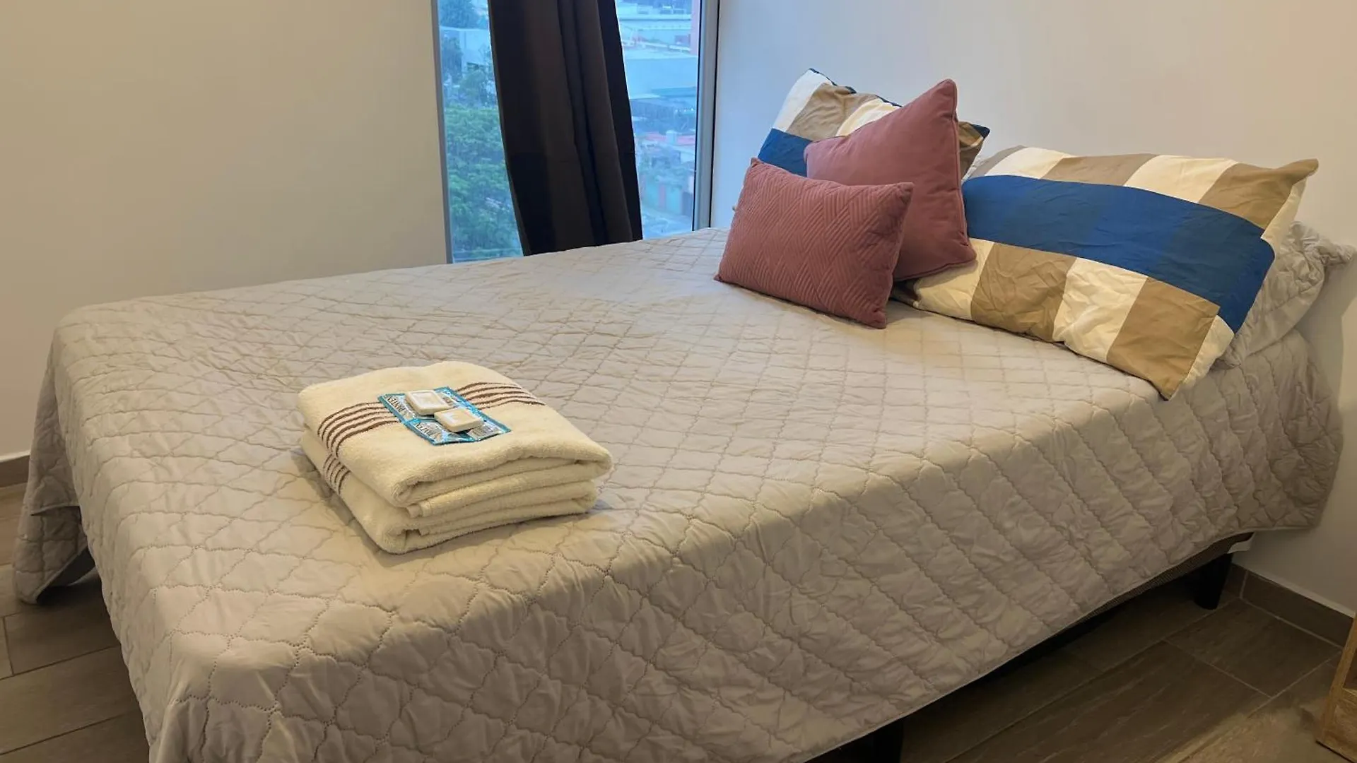 Apartamento Monaco En Zona 13 A La Par Del Aeropuerto 2 Habitaciones!